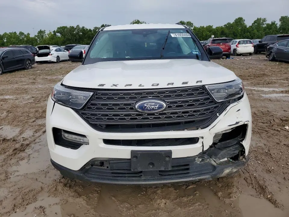 2022 FORD EXPLORER XLT  