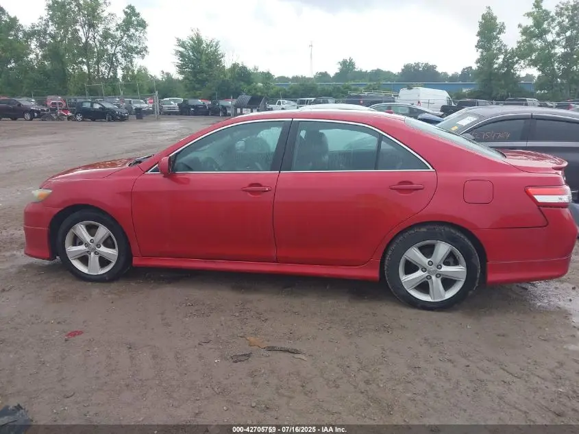 2011 TOYOTA CAMRY SE