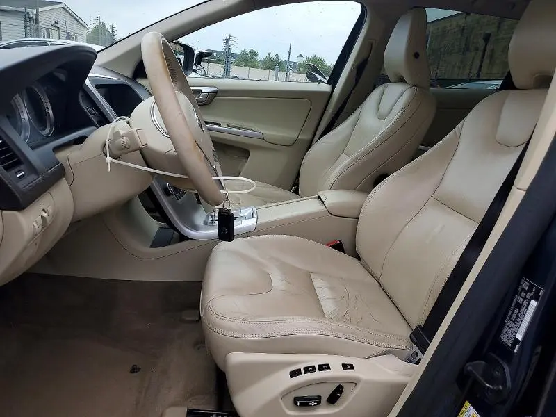 2011 VOLVO XC60 T6  