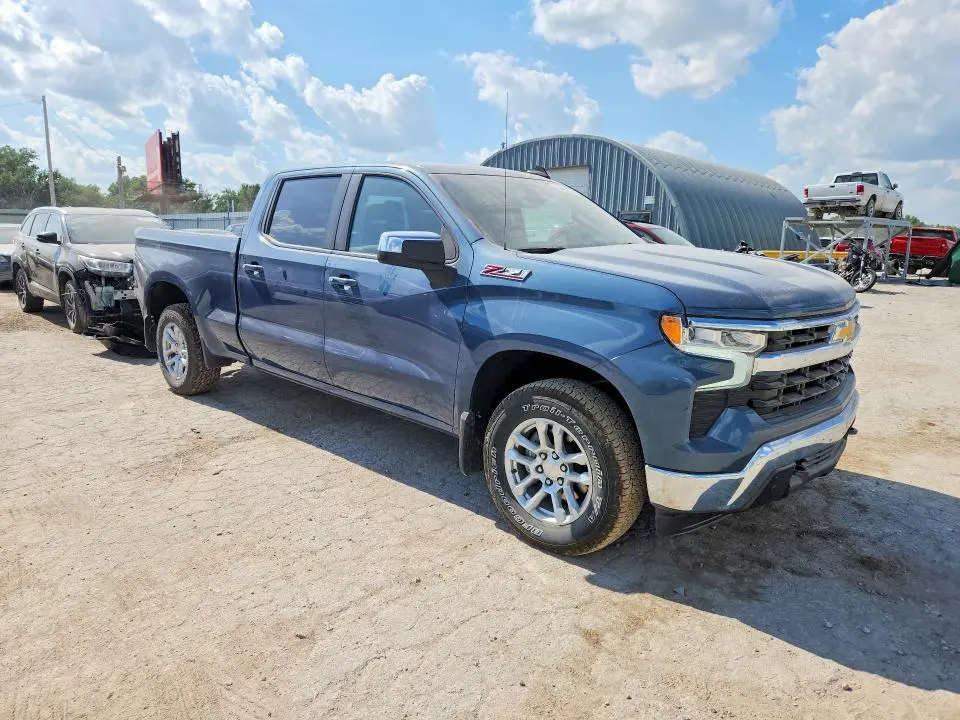 2024 CHEVROLET SILVERADO K1500 LT  