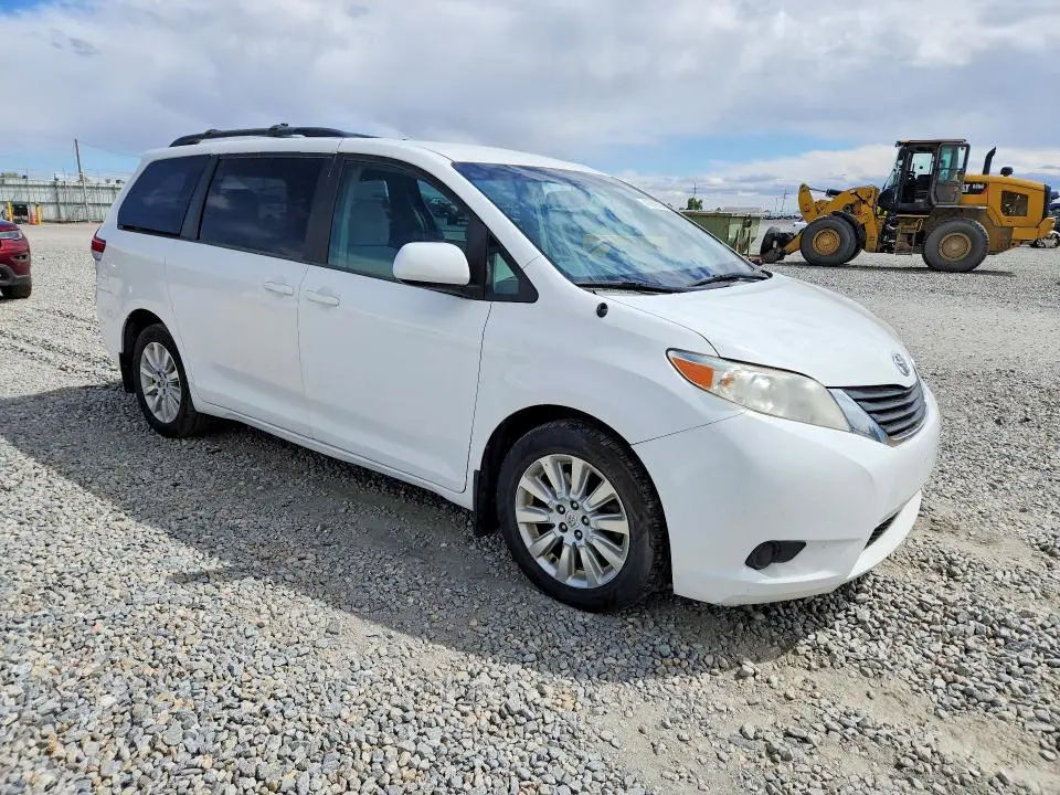 2013 TOYOTA SIENNA LE 7-PASSENGER  