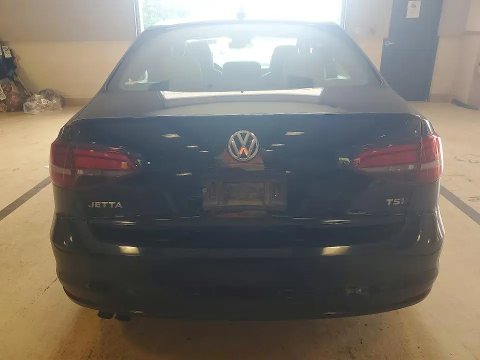 2016 VOLKSWAGEN JETTA SPORT  