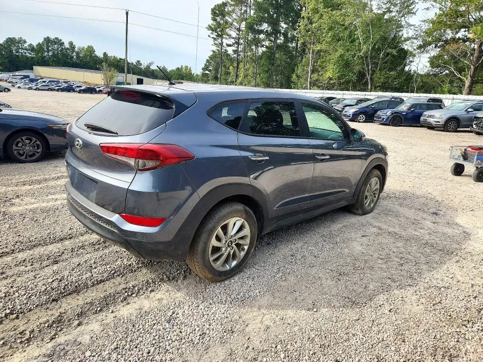 2018 HYUNDAI TUCSON SE  