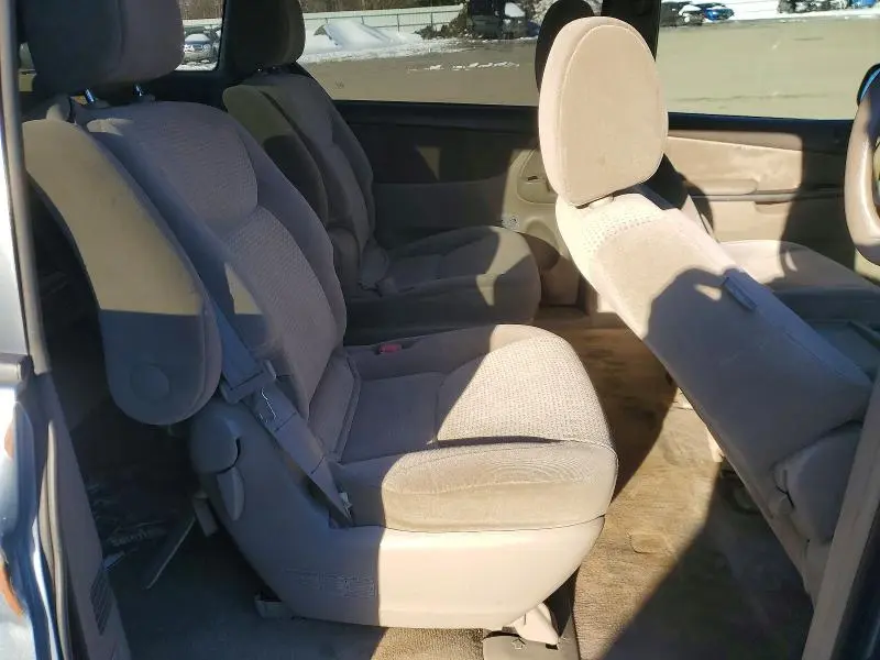 2010 TOYOTA SIENNA LE 7-PASSENGER  