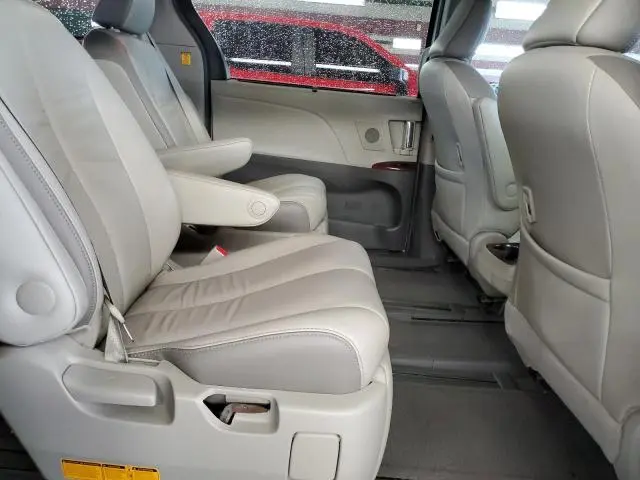 2012 TOYOTA SIENNA XLE  