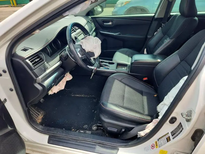 2015 TOYOTA CAMRY SE  
