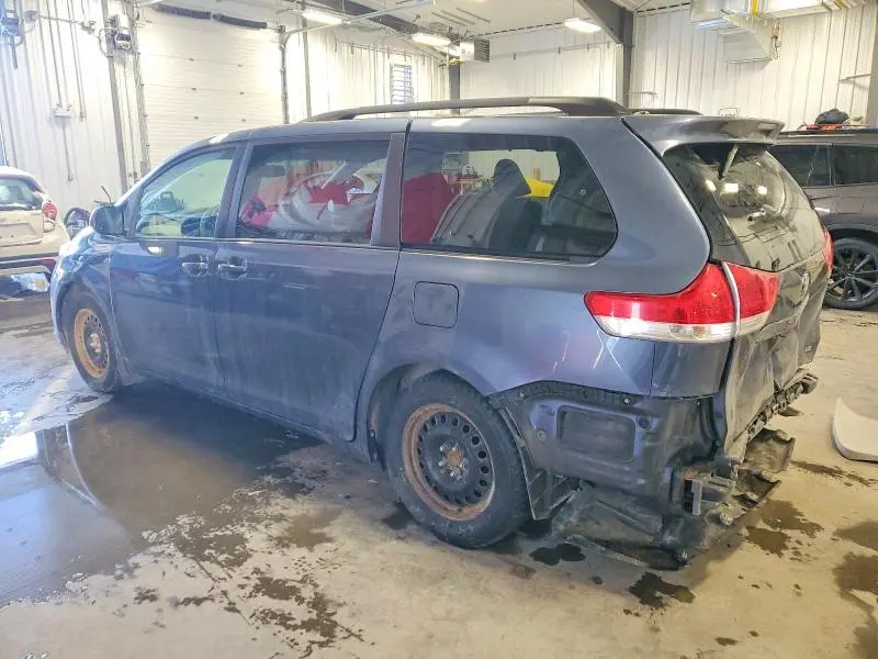 2014 TOYOTA SIENNA LE  