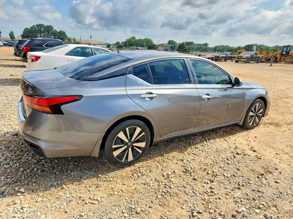 2022 NISSAN ALTIMA SV  