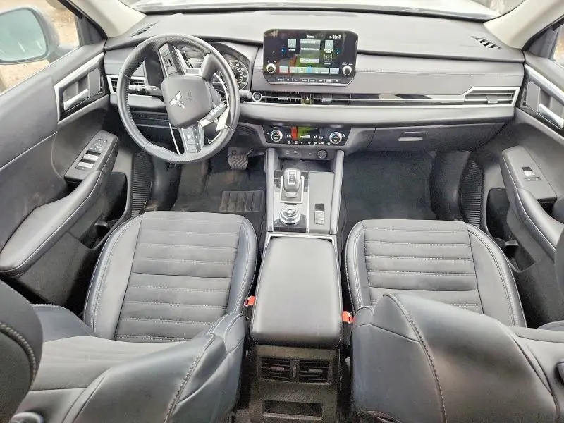 2024 MITSUBISHI OUTLANDER SE  