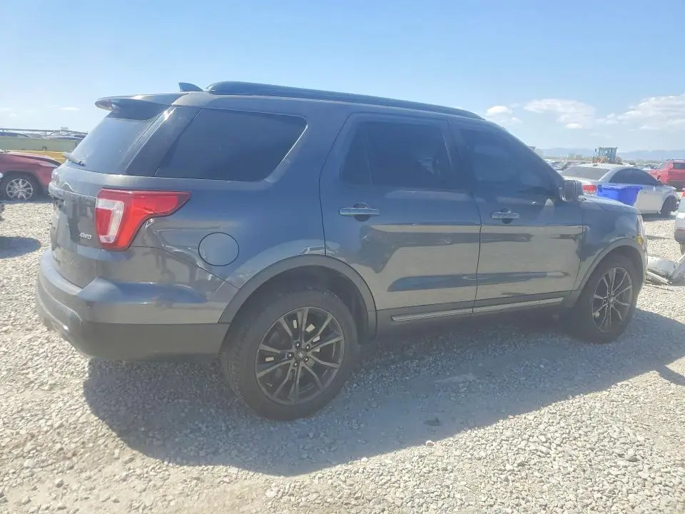2017 FORD EXPLORER XLT  