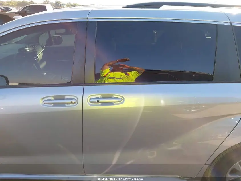 2022 TOYOTA SIENNA LE