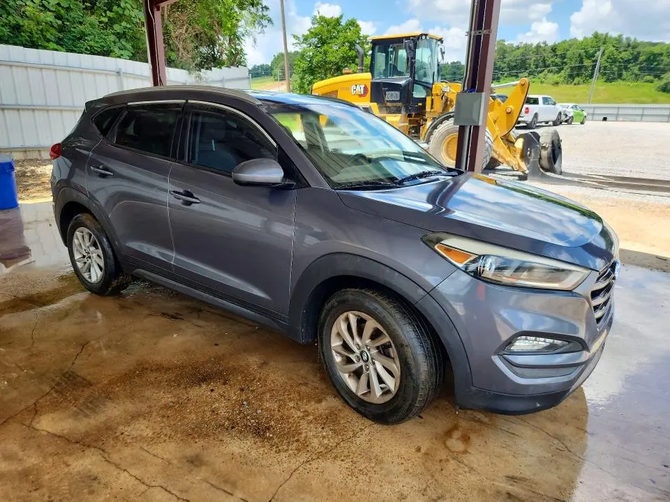 2016 HYUNDAI TUCSON SE  