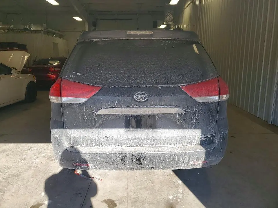 2012 TOYOTA SIENNA XLE  