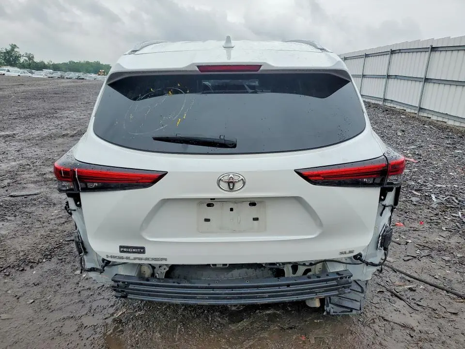 2023 TOYOTA HIGHLANDER XLE  