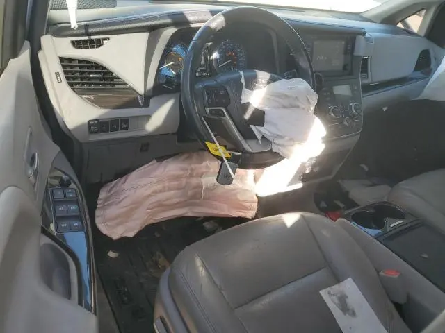 2017 TOYOTA SIENNA XLE  