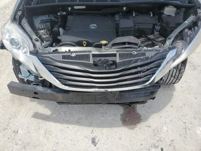 2013 TOYOTA SIENNA LE  