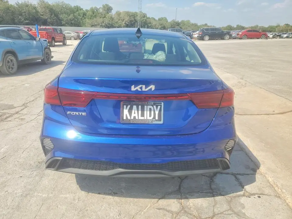 2023 KIA FORTE LXS  