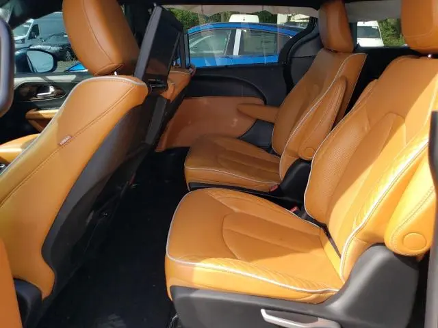 2022 CHRYSLER PACIFICA P