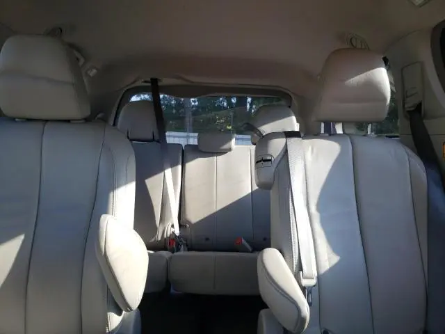 2013 TOYOTA SIENNA XLE  
