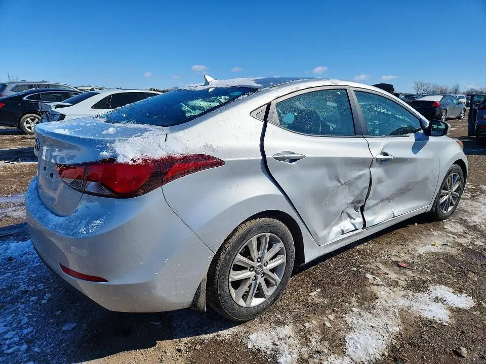 2015 HYUNDAI ELANTRA SE  