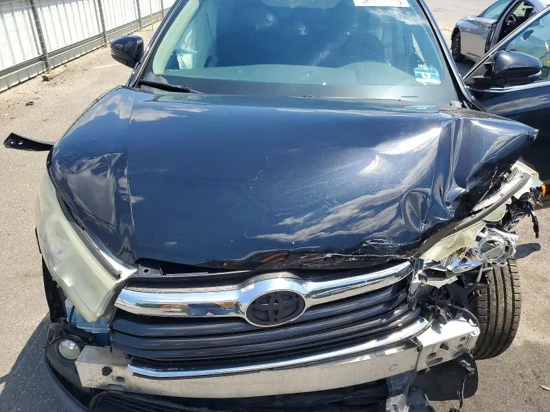 2016 TOYOTA HIGHLANDER LE PLUS  