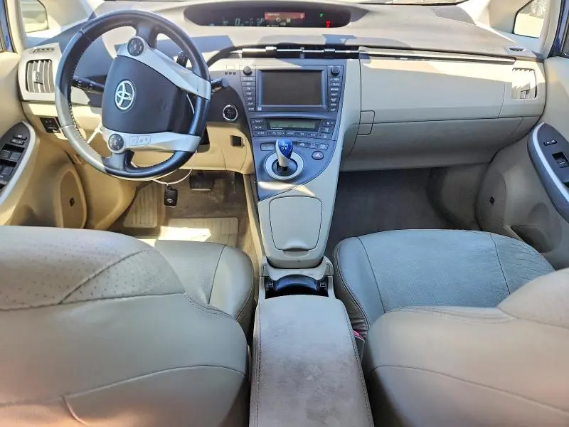 2010 TOYOTA PRIUS V  