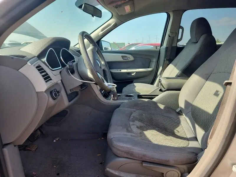2010 CHEVROLET TRAVERSE LS  