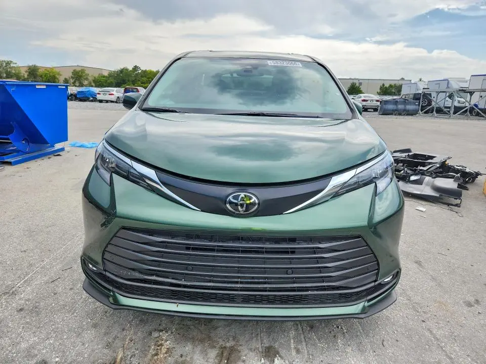 2026 TOYOTA SIENNA XLE 7-PASSENGER  