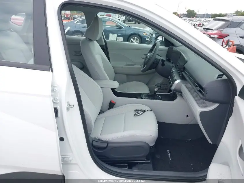 2024 HYUNDAI KONA SE
