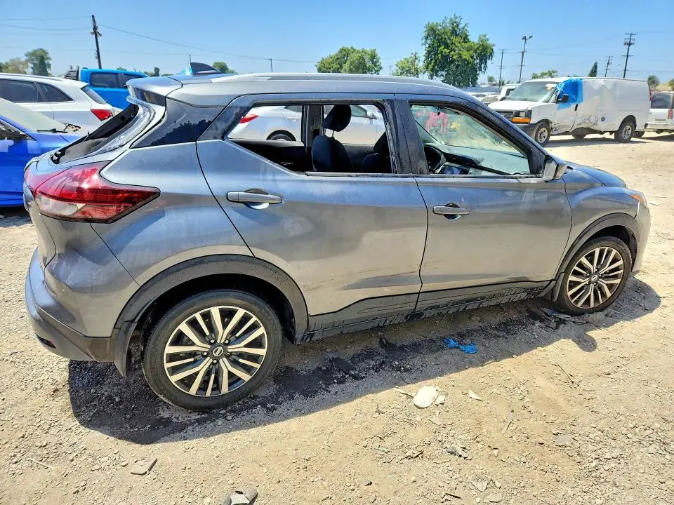 2021 NISSAN KICKS SV  