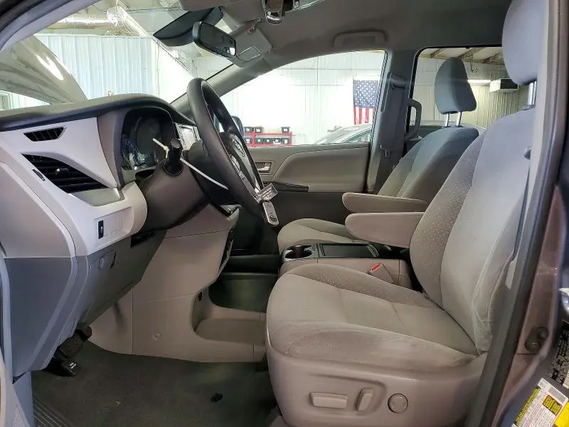 2019 TOYOTA SIENNA LE  