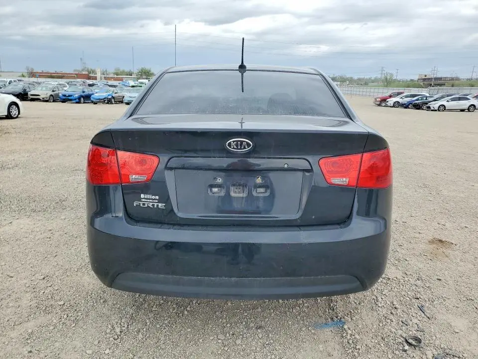 2013 KIA FORTE LX  
