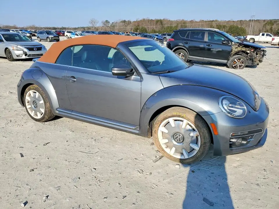 2019 VOLKSWAGEN BEETLE S  
