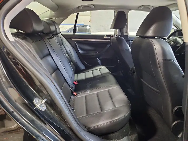 2010 VOLKSWAGEN JETTA LIMITED  