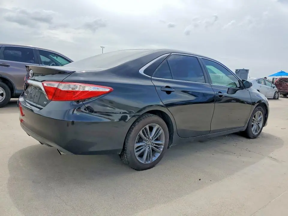 2017 TOYOTA CAMRY SE  