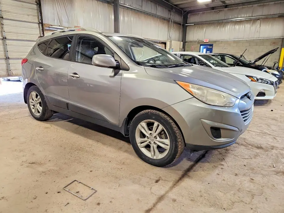 2010 HYUNDAI TUCSON GLS  