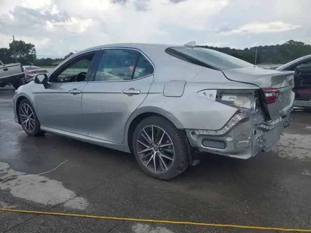 2021 TOYOTA CAMRY XLE  