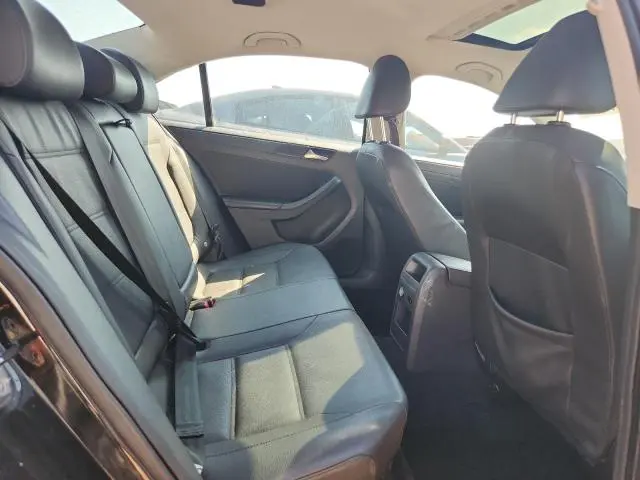 2011 VOLKSWAGEN JETTA SE  