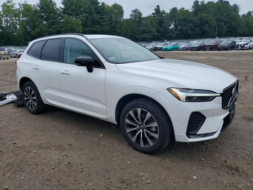 2024 VOLVO XC60 PLUS  