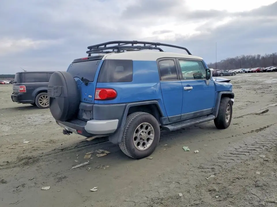 2011 TOYOTA FJ CRUISER   