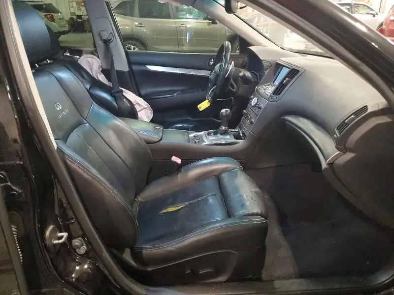 2011 INFINITI G37   