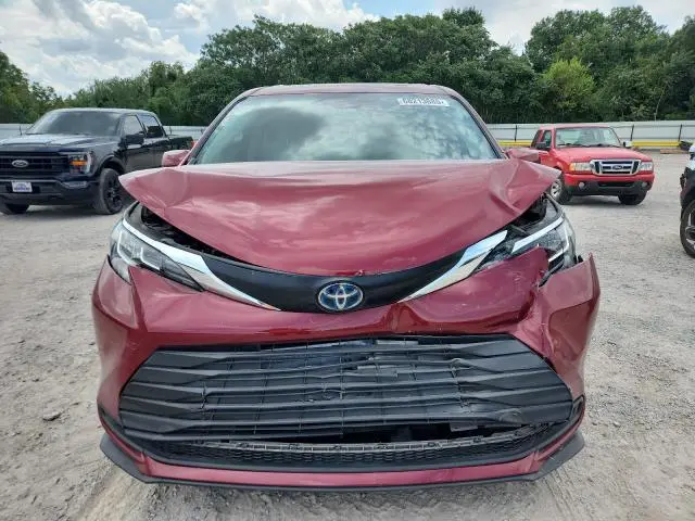 2022 TOYOTA SIENNA LE  