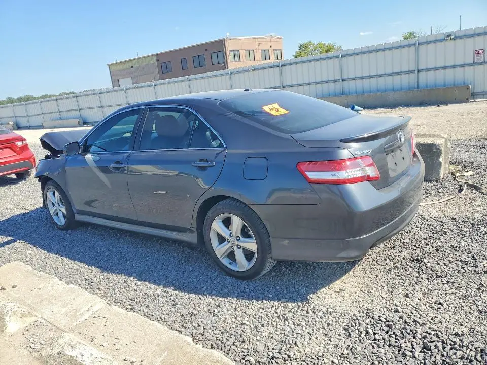 2011 TOYOTA CAMRY SE V6  