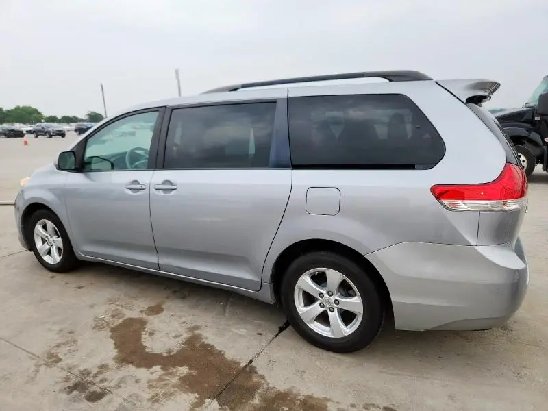 2014 TOYOTA SIENNA LE  
