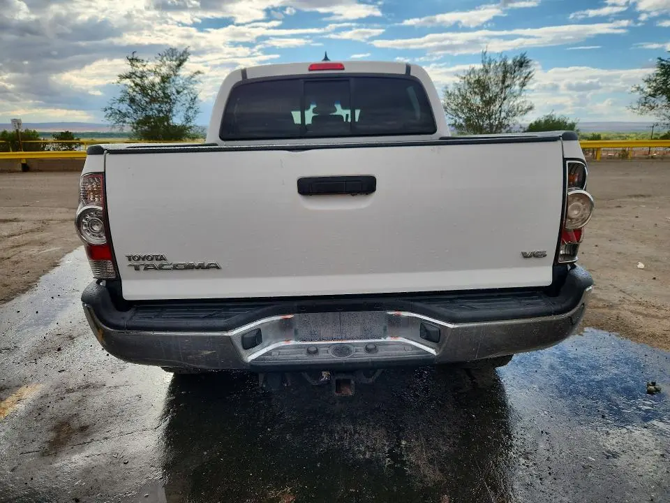 2015 TOYOTA TACOMA V6  