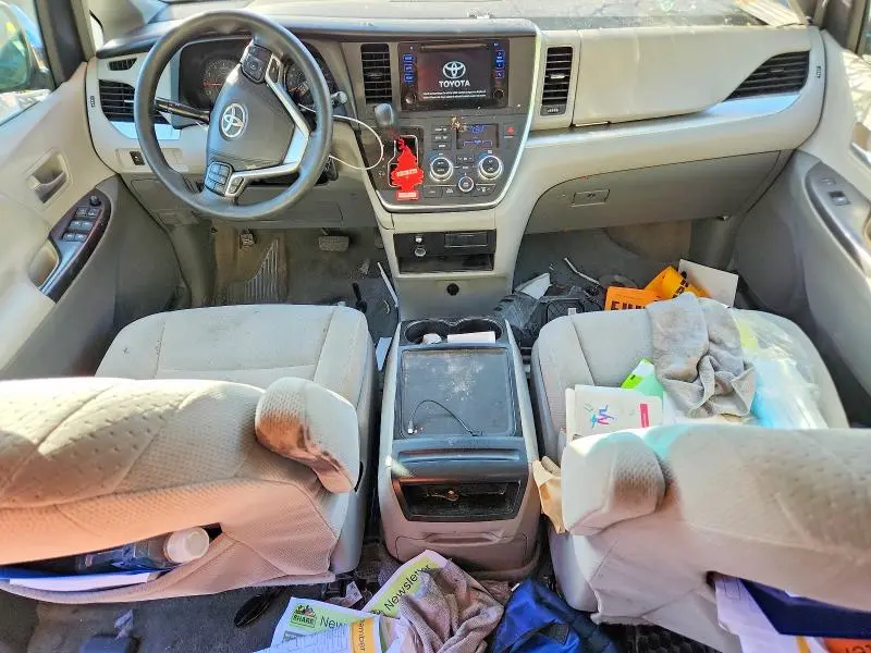 2015 TOYOTA SIENNA LE  