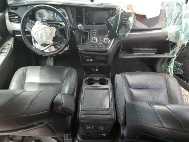 2019 TOYOTA SIENNA SE  