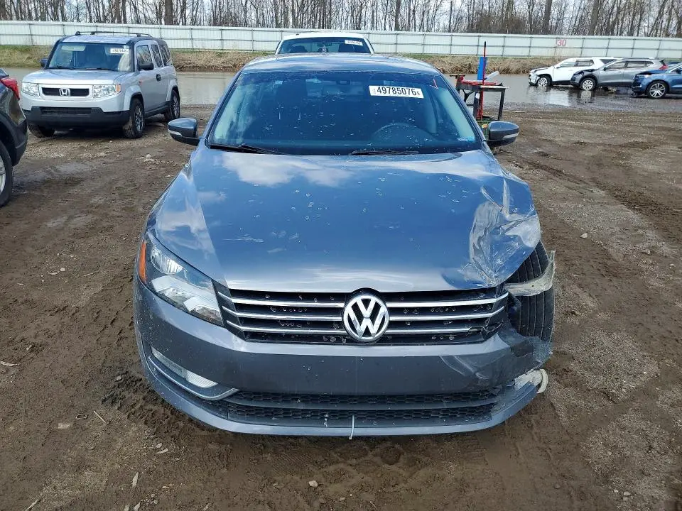 2013 VOLKSWAGEN PASSAT SE  