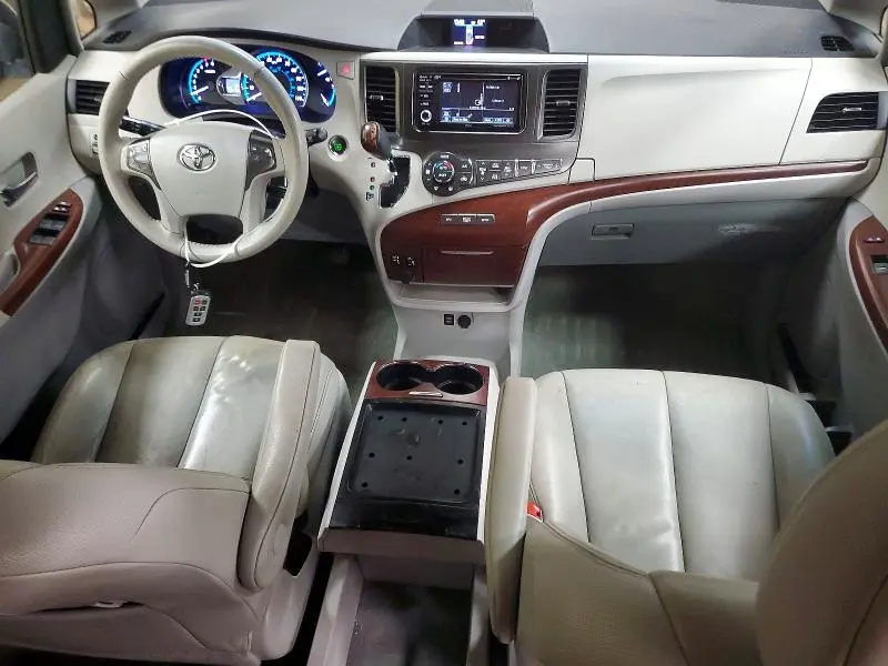 2014 TOYOTA SIENNA XLE 7-PASSENGER  