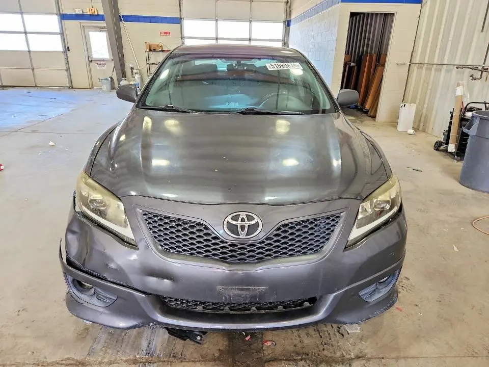 2011 TOYOTA CAMRY SE  